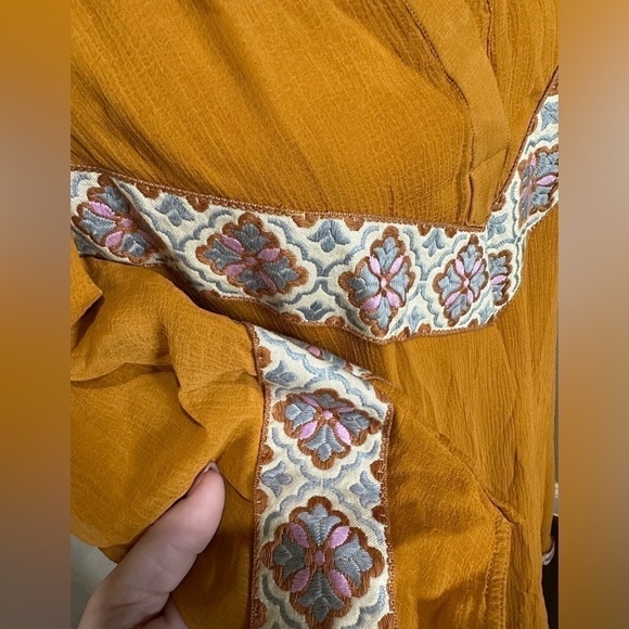 Vintage Gold midi dress with Embroidery!!!  So beautiful!! - Picture 5 of 7